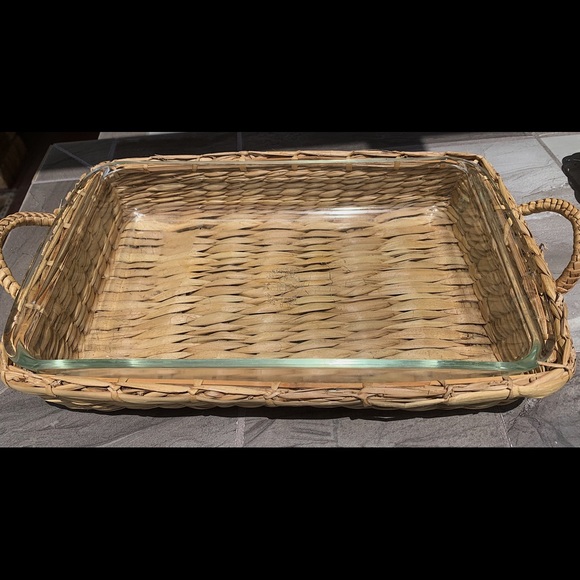 Vintage Pyrex Baker in a Basket Set - Picture 4 of 6